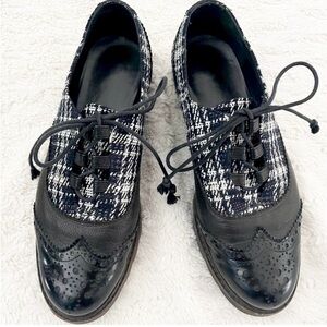 Stuart Weitzman Black and White Tweed Leather Oxford Shoes Size 6.5